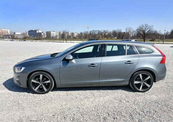 Volvo V60 cena 60800 przebieg: 142000, rok produkcji 2017 z Gdańsk małe 211